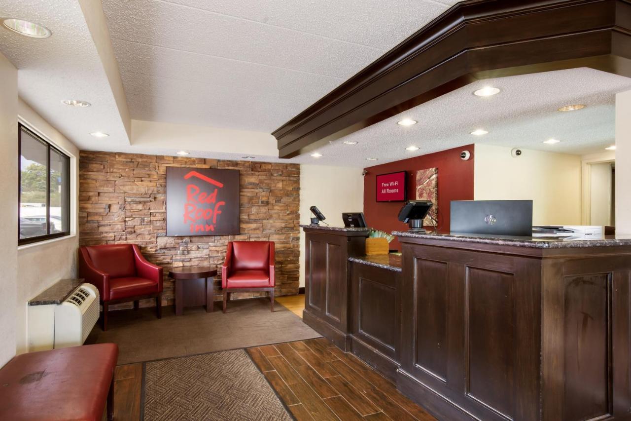 Red Roof Inn Grand Rapids Airport Cascade Exterior photo